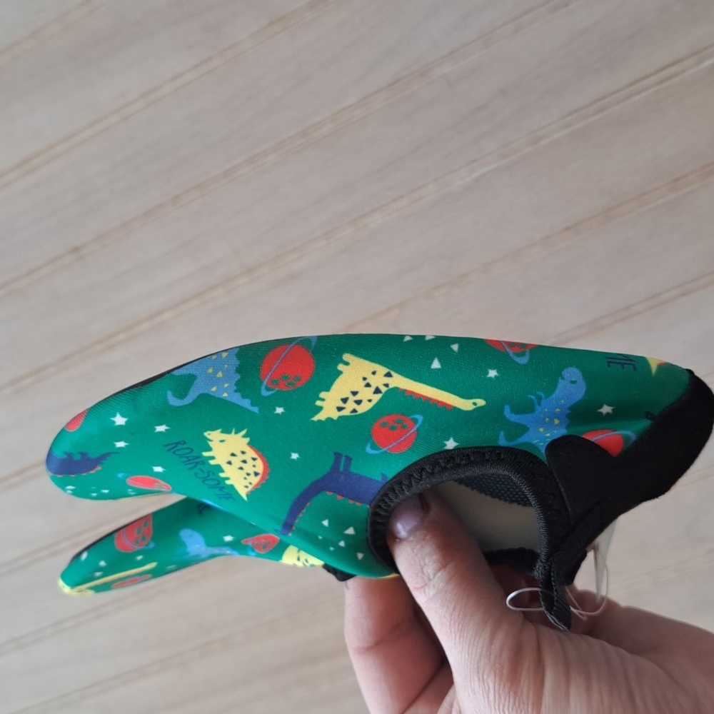New Beach Water Shoes Quick Dry Non Slip Boys Lightweight Slip On Dinosaur. - Picture 7 of 7